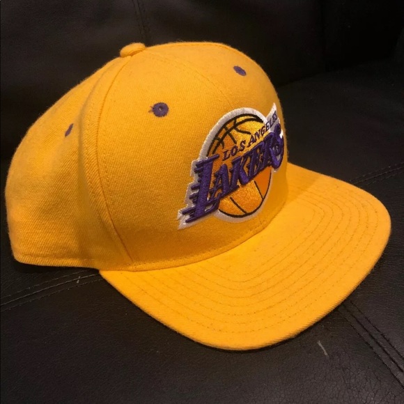 LA LAKERS HAT - Picture 2 of 3